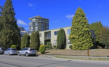 15283-15299 Thrift Av in White Rock, BC - Building Photo - Building Photo