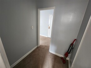 34 Cathedral Ave-Unit -5C in Hempstead, NY - Building Photo - Building Photo