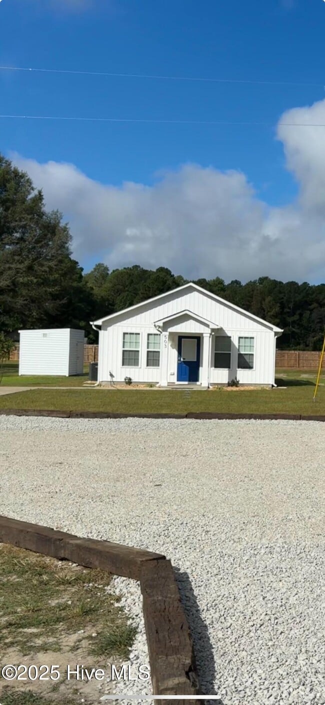 503 Pecan Tree Ln in Jacksonville, NC - Building Photo - Building Photo