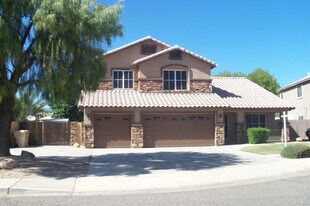5456 W Kristal Way in Glendale, AZ - Building Photo