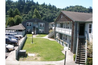 Columbia Valley Garden Apartments in Longview, WA - Building Photo - Building Photo