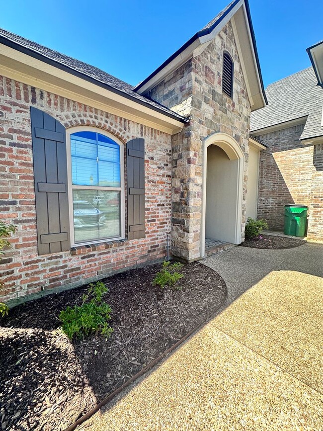 property at 726 Dumaine Dr