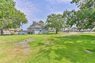 1400 S Broadway St in La Porte, TX - Building Photo - Building Photo