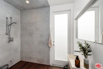 705 Sunset Ave in Los Angeles, CA - Building Photo - Building Photo
