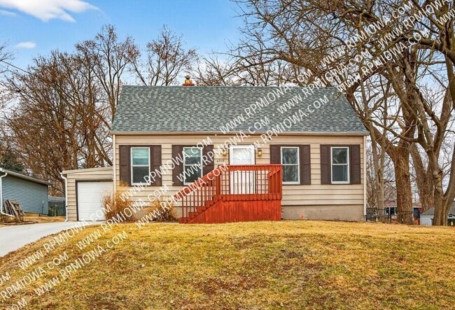 6717 Roseland Dr in Urbandale, IA - Foto de edificio - Building Photo