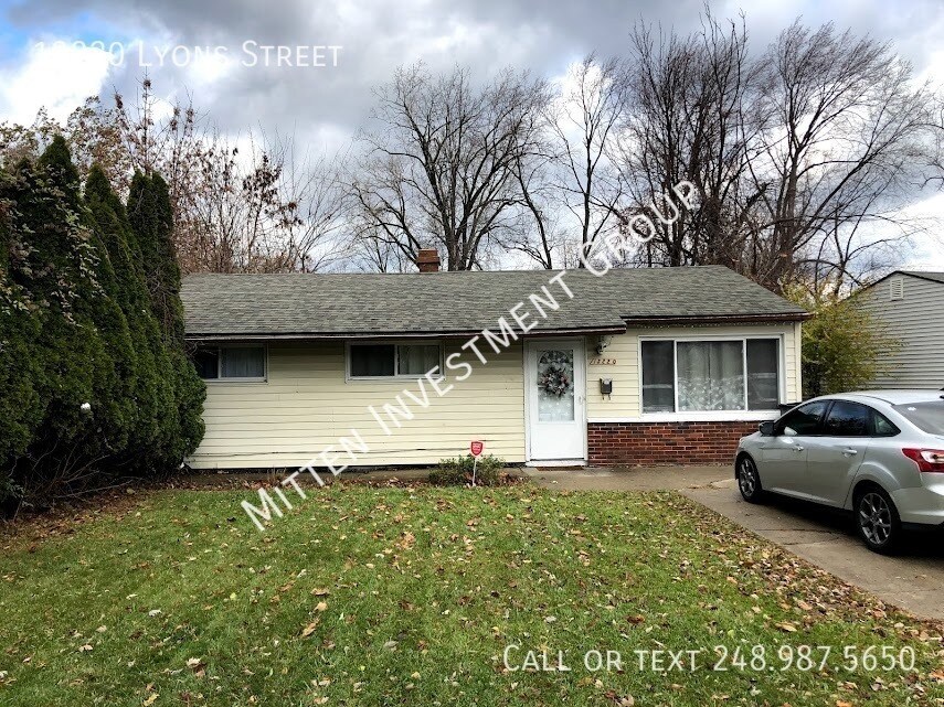 13220 Lyons St in Oak Park, MI - Foto de edificio