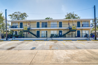 216 Lucas St in San Antonio, TX - Foto de edificio - Building Photo