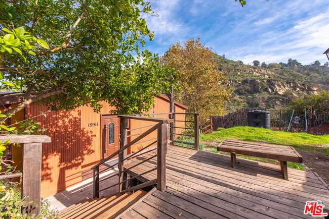 19511 Sunken Trail in Topanga, CA - Building Photo - Building Photo