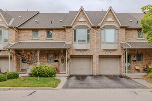 1385 Lakeshore Rd W in Mississauga, ON - Building Photo