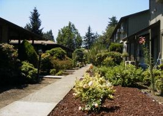 The Castillian Apartments in Portland, OR - Building Photo