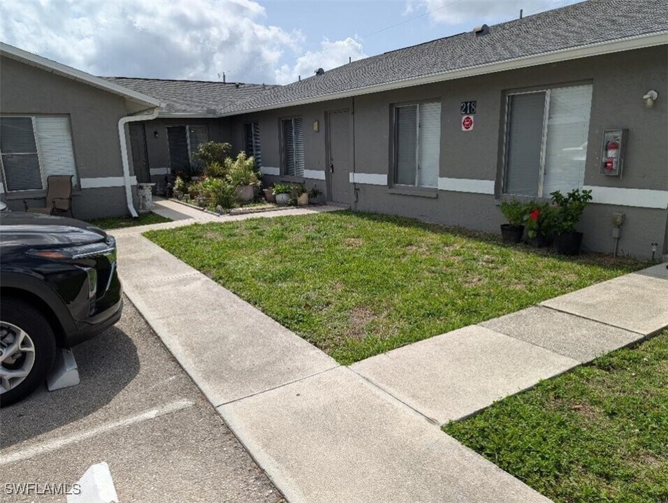 214 Hancock Bridge Pkwy in Cape Coral, FL - Building Photo