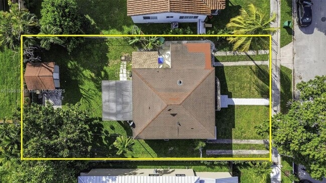 2464 SW 19th St in Miami, FL - Building Photo - Building Photo