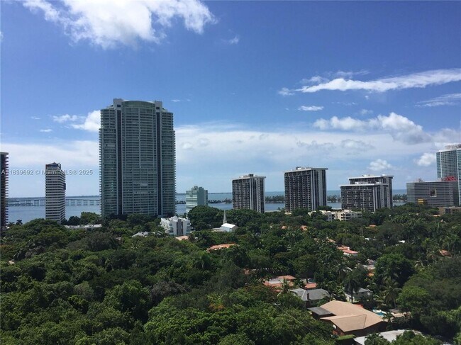 1600 SW 1st Ave in Miami, FL - Building Photo - Building Photo