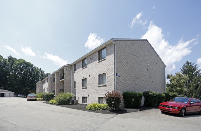 1006 Puckety Church Rd in Lower Burrell, PA - Foto de edificio - Building Photo