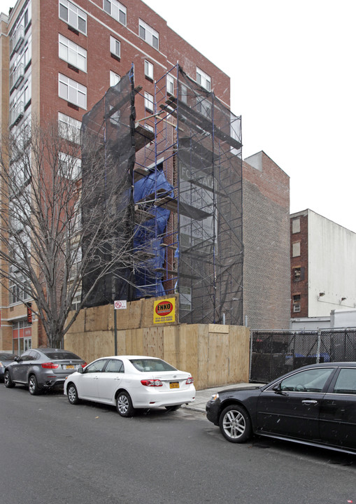 303 W 123rd St in New York, NY - Building Photo