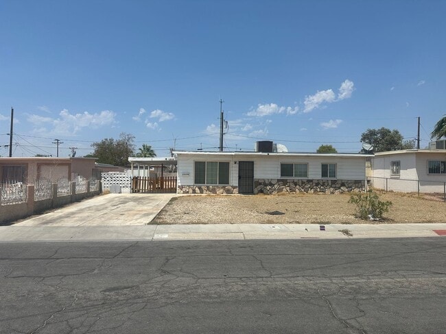 property at 1315 Oakwood Ave