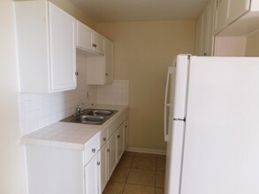 1206 Bundrant Dr-Unit -8 in Killeen, TX - Foto de edificio - Building Photo