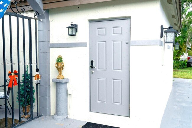 16060 SW 144th Ave in Miami, FL - Building Photo - Building Photo