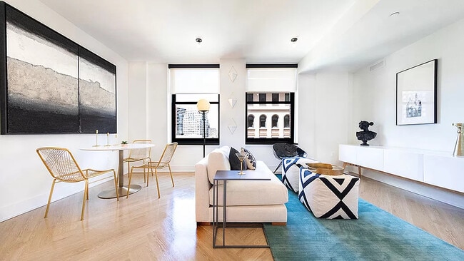 358 W 48th St, Unit 7E in New York, NY - Foto de edificio - Building Photo