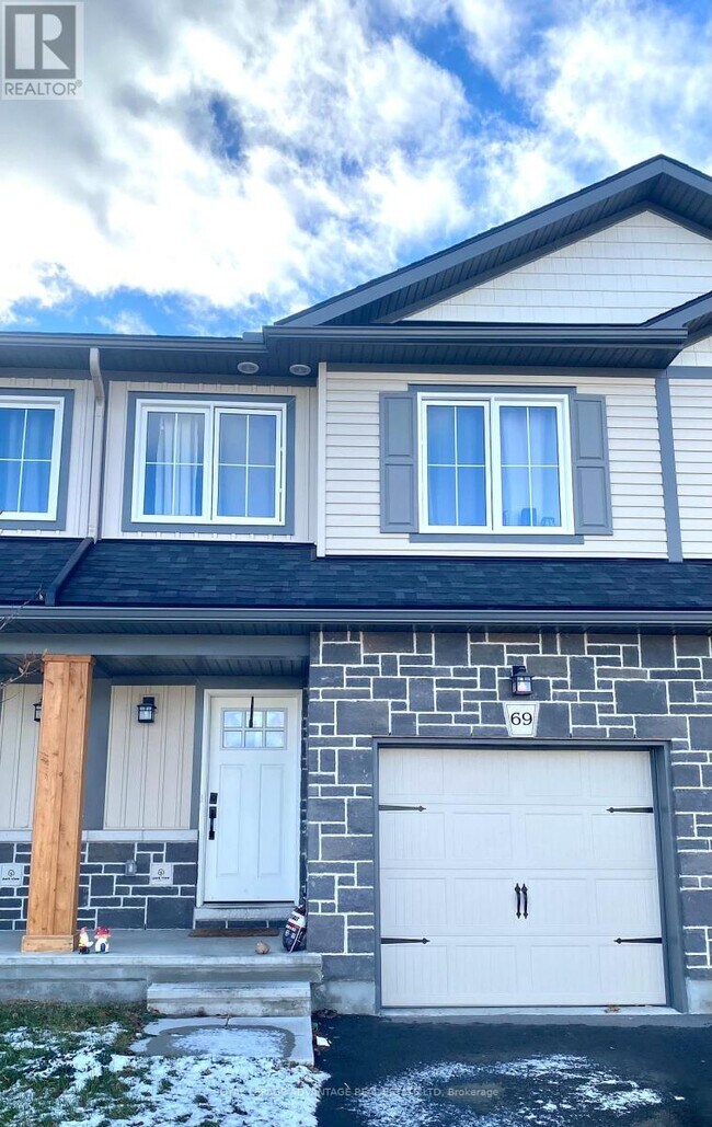 69 Whitcomb Cres in Smiths Falls, ON - Building Photo - Building Photo