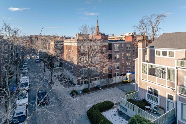 12-20 Alton Pl in Brookline, MA - Building Photo - Building Photo