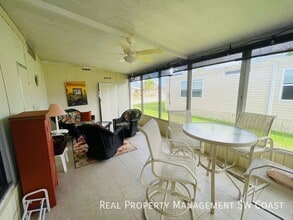 102 Queen Palm Dr in Naples, FL - Building Photo - Building Photo