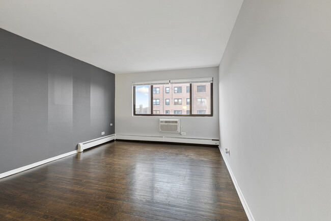 6029 N Winthrop Ave in Chicago, IL - Building Photo - Building Photo