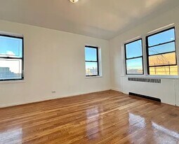 367 E 201st St in Bronx, NY - Building Photo