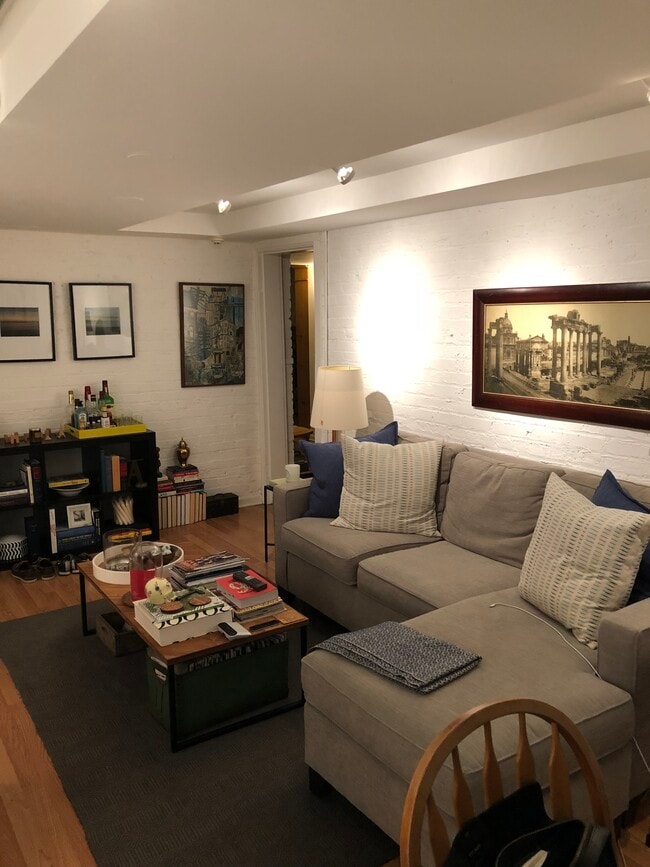 2434 N. Orchard St., Unit Garden in Chicago, IL - Foto de edificio - Building Photo