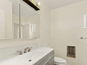 1240 Harvard St, Unit APT 3 in Santa Monica, CA - Building Photo - Building Photo