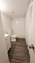 9310 Fontainebleau Blvd, Unit 104 in Miami, FL - Building Photo - Building Photo