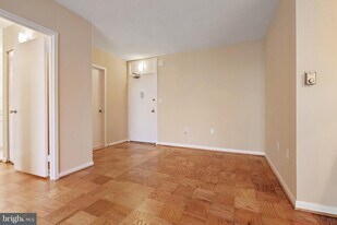 4242 East-West Hwy in Chevy Chase, MD - Building Photo