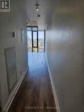 111 Bathurst St in Toronto, ON - Building Photo - Building Photo
