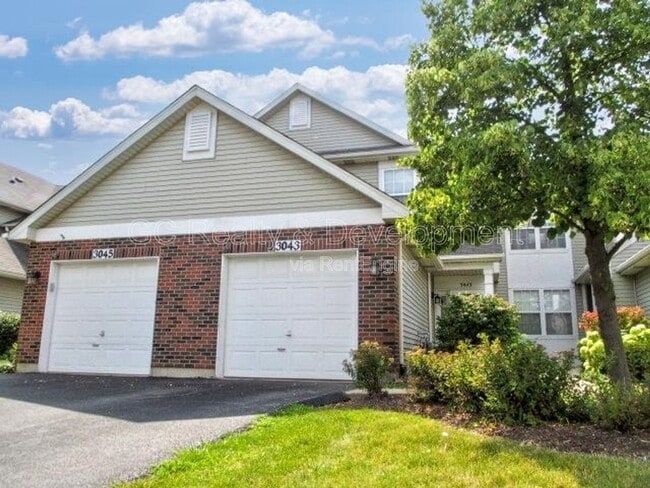 property at 3043 Kentshire Cir