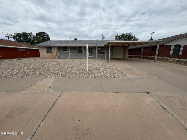3305 Killarney St in El Paso, TX - Building Photo - Building Photo
