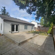 14164 SE Bush St in Portland, OR - Building Photo - Building Photo