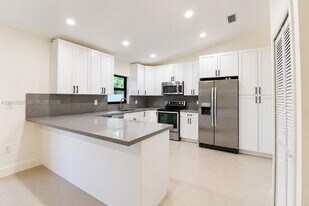 10088 SW 143rd Ct in Miami, FL - Building Photo