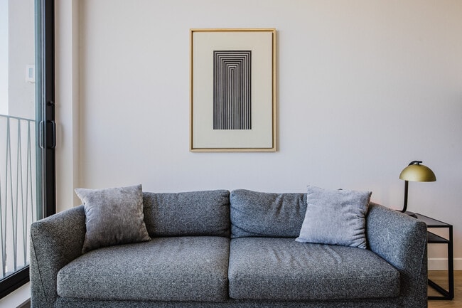 200 Mesnager St, Unit SI FL5-ID1432 in Los Angeles, CA - Foto de edificio - Building Photo