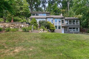 34 Dock Rd in Norwalk, CT - Building Photo