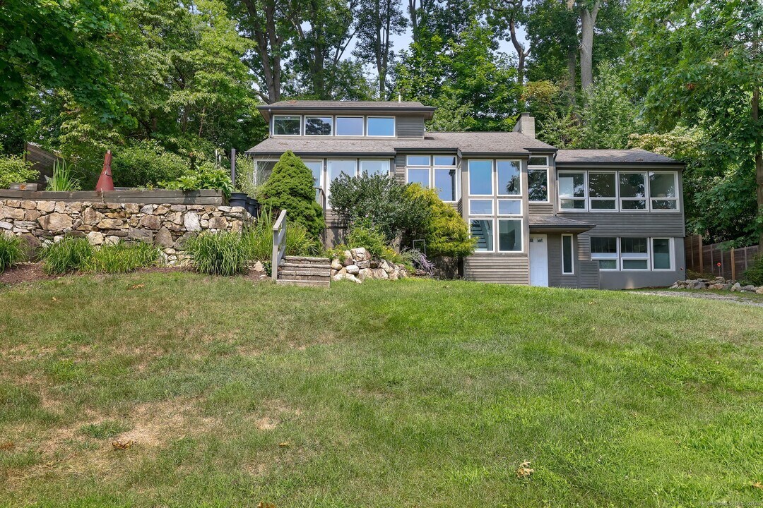 34 Dock Rd in Norwalk, CT - Building Photo
