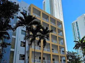 471 NE 25th St in Miami, FL - Building Photo