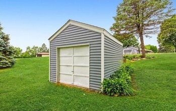 8690 Olson Rd in Belvidere, IL - Building Photo - Building Photo