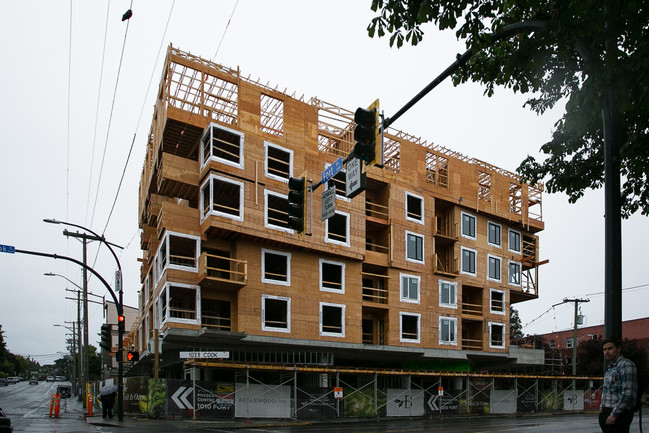 Black and White in Victoria, BC - Building Photo - Building Photo