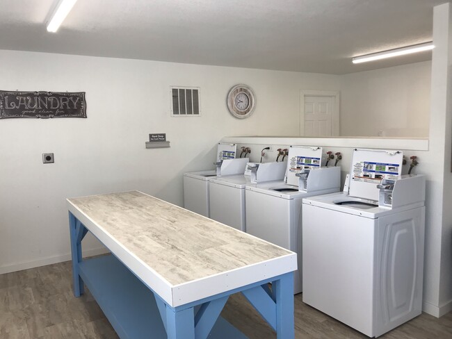 Key West Apartments in Mason City, IA - Building Photo - Building Photo