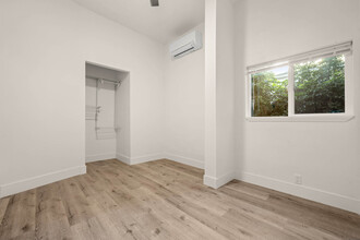 1647 W 12th Pl, Unit 1 in Los Angeles, CA - Foto de edificio - Building Photo