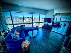 4471 Dean Martin Dr, Unit 2 in Las Vegas, NV - Building Photo - Building Photo