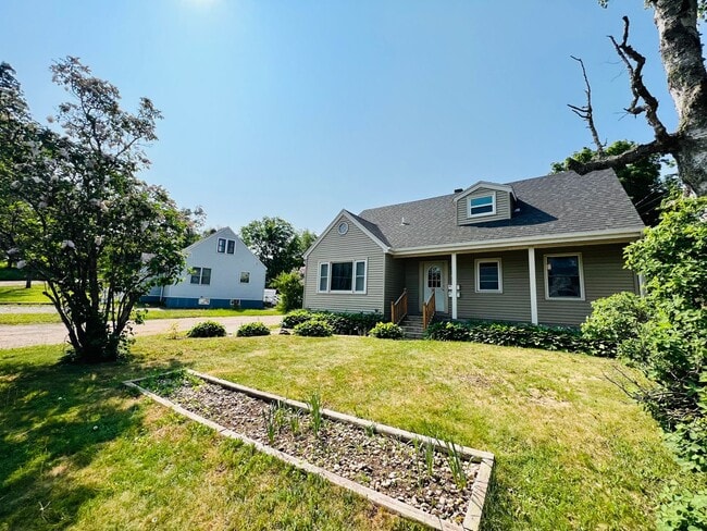 44 W Chisholm St in Duluth, MN - Building Photo - Building Photo