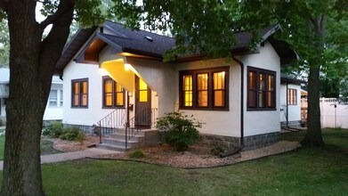 2118 Cass St in La crosse, WI - Building Photo - Building Photo