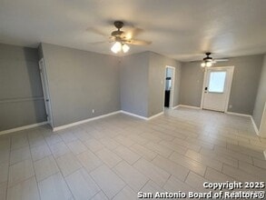 327 Bexar Dr in San Antonio, TX - Building Photo - Building Photo