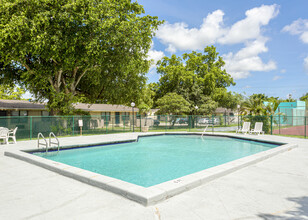 Park Towers in Miami, FL - Foto de edificio - Building Photo